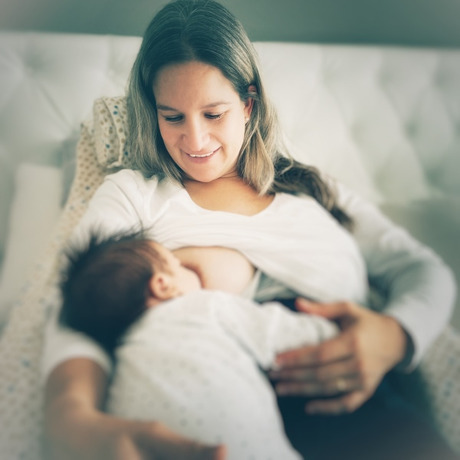Minitembo | Breastfeeding Chair for Laid-Back Positions